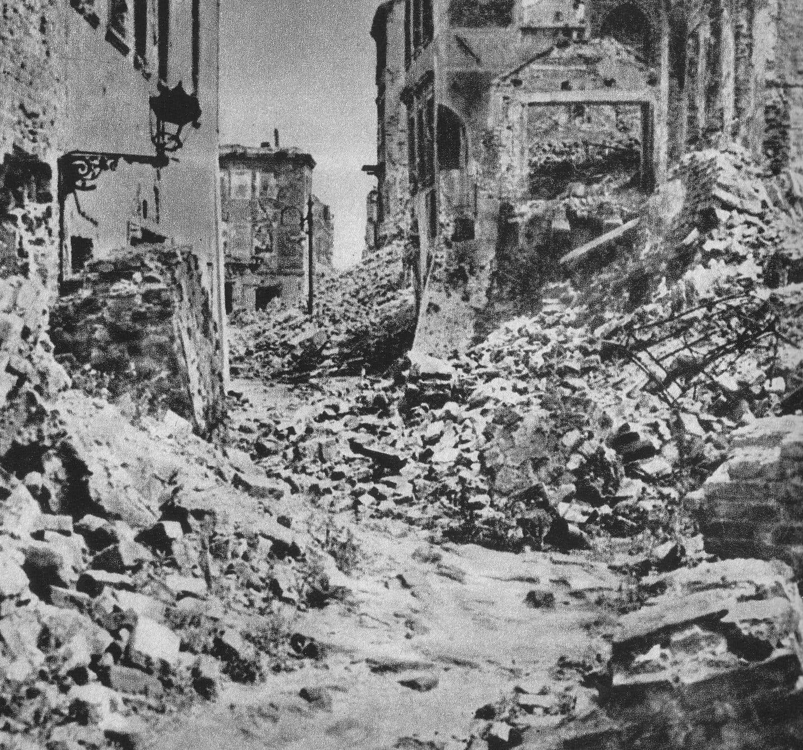 Barbakan (Warsaw Barbican), 1945