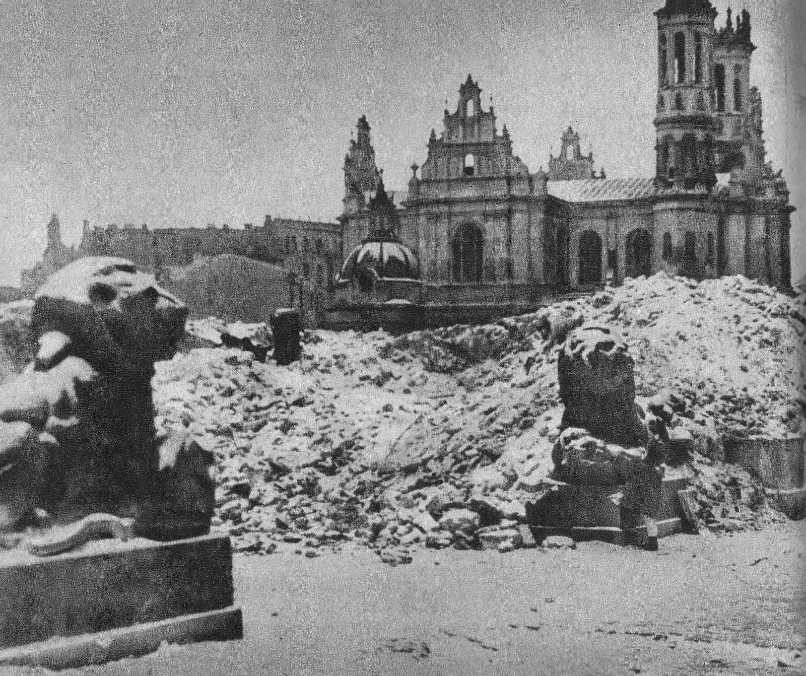 Plac Zbawiciela – Church of the Most Holy Saviour, 1945