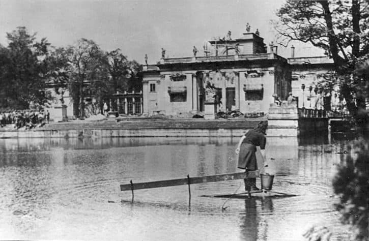 Pałac na Wyspie w Łazienkach Królewskich, 1945