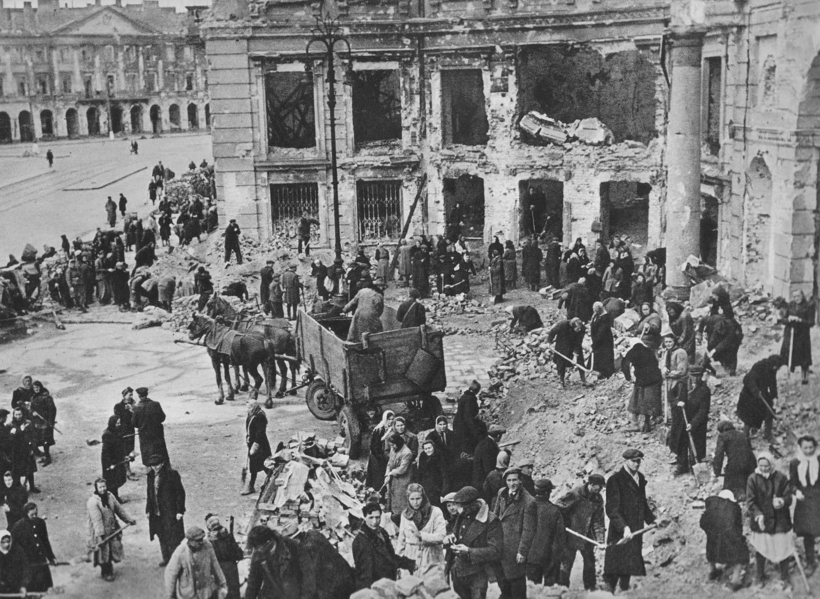 Plac Teatralny (Theatre Square), 1945