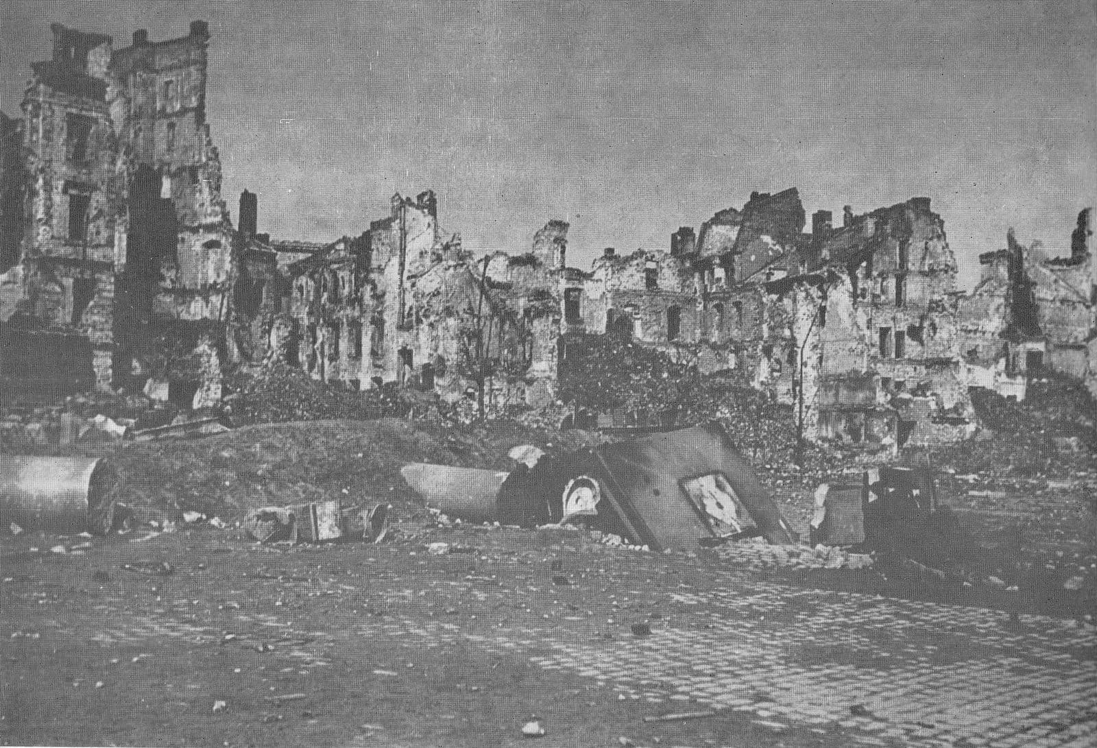 Plac Zamkowy (Castle Square), 1945