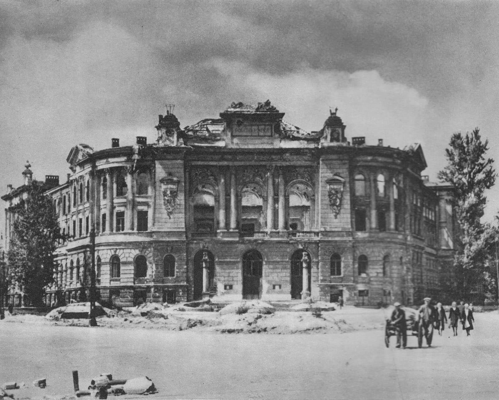 Gmach Główny Politechniki Warszawskiej, 1945