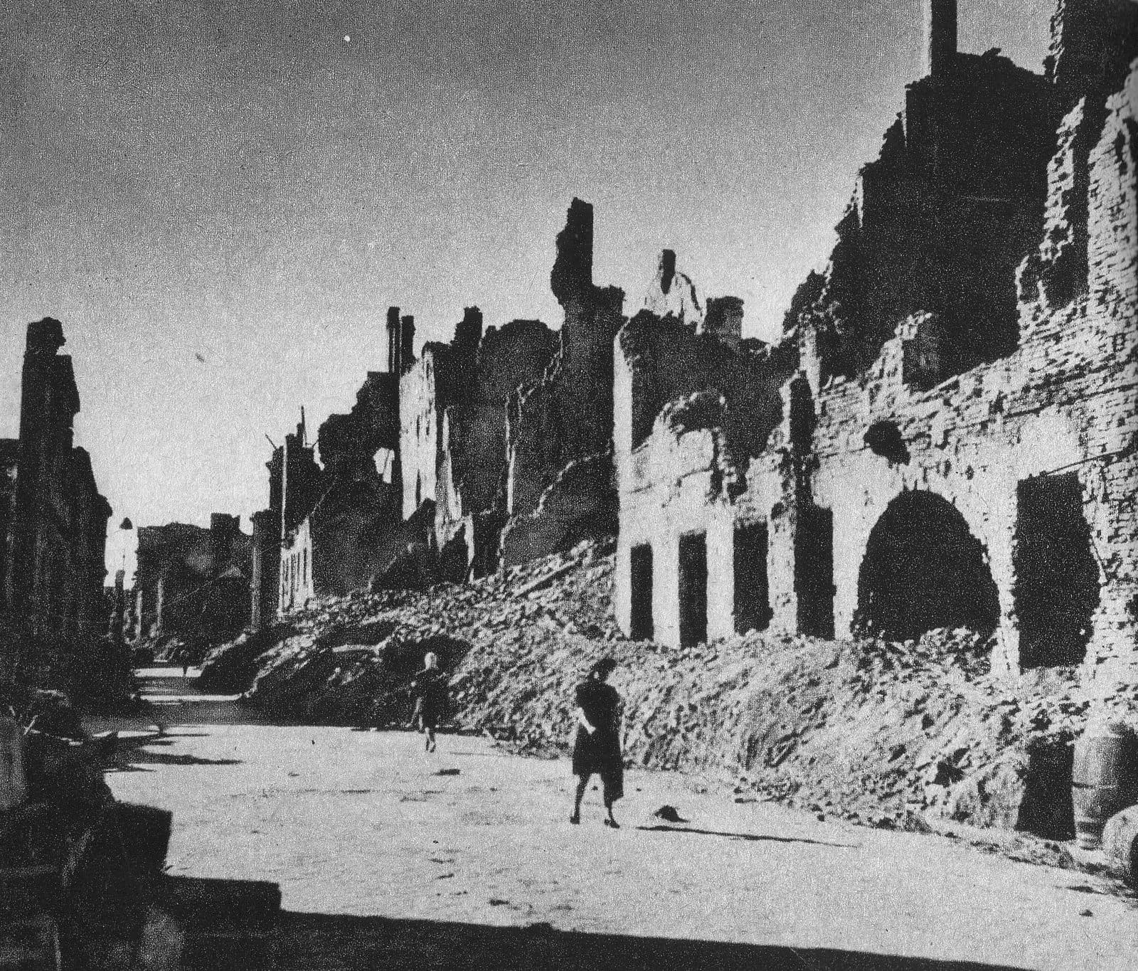 Ulica Miodowa, 1945